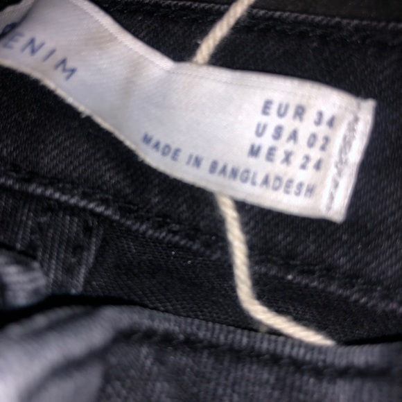Zara jeans size 24, very slim, sleek and petite - Picture 3 of 4
